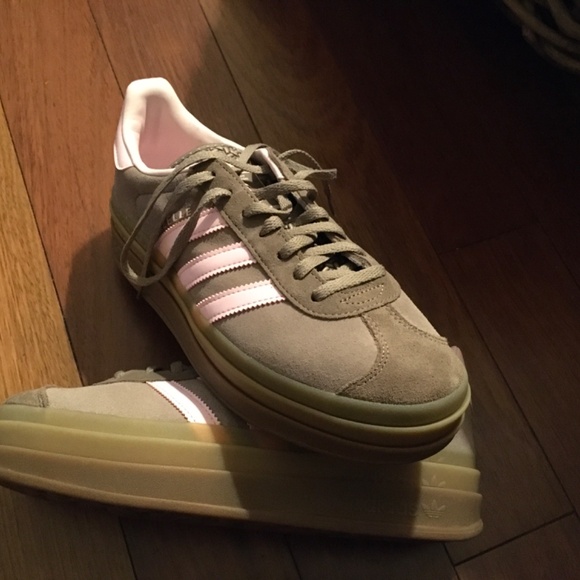 Adidas gazelle size 9.5 brown with pink stripes - Picture 2 of 3